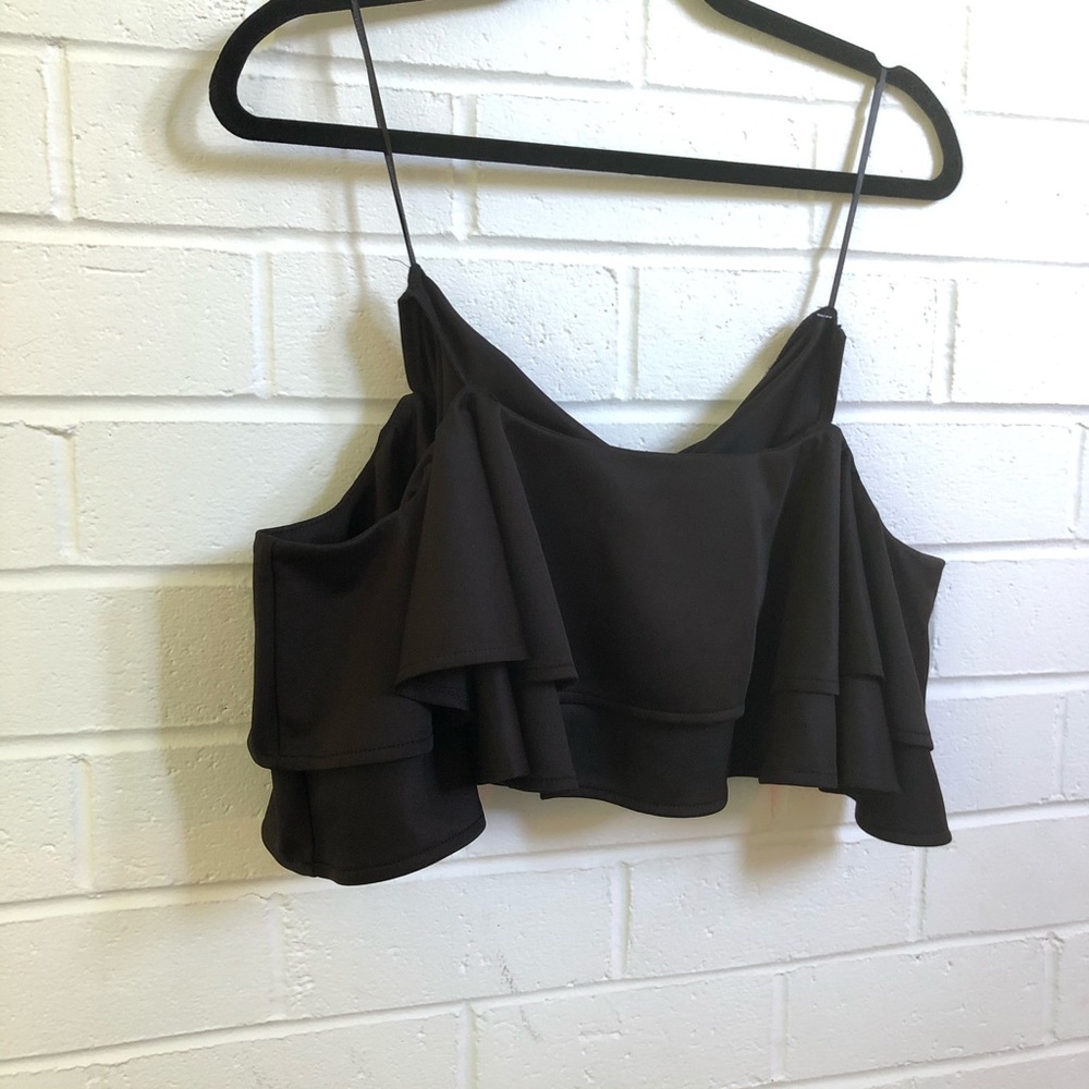 Ruffle crop top sz